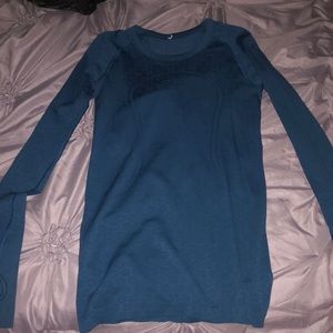 Lululemon long sleeve shirt size 6